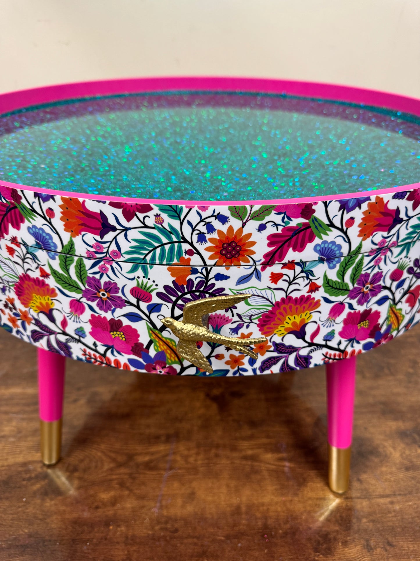 White Wildflower coffee table glitter