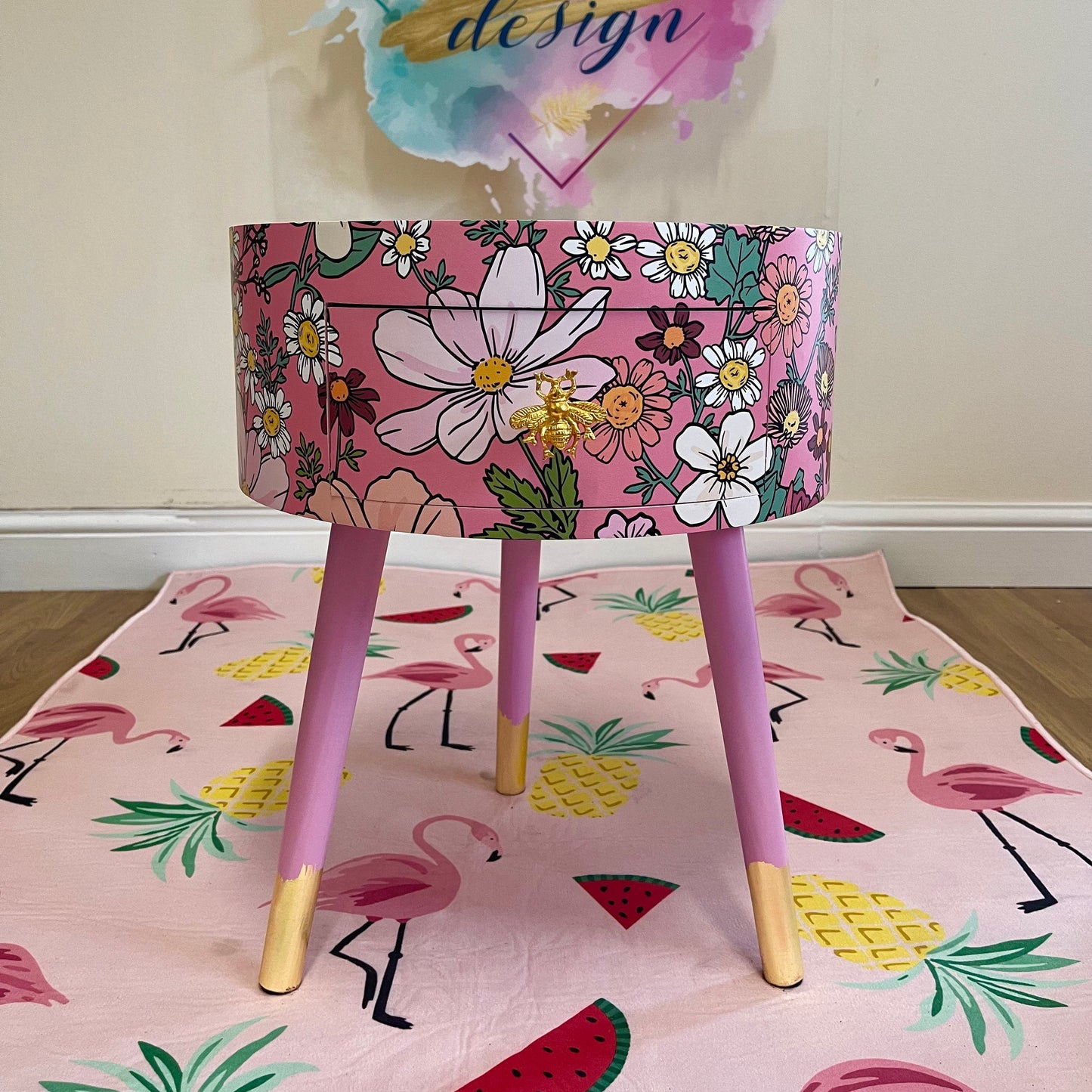 Flower - Wildflowers Pink round side table with floral design. Inbuilt drawer and three legs with bee handle. Boho decor. Flower wooden nightstand