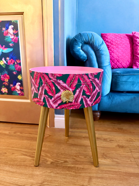 Banana leaf table pink and green