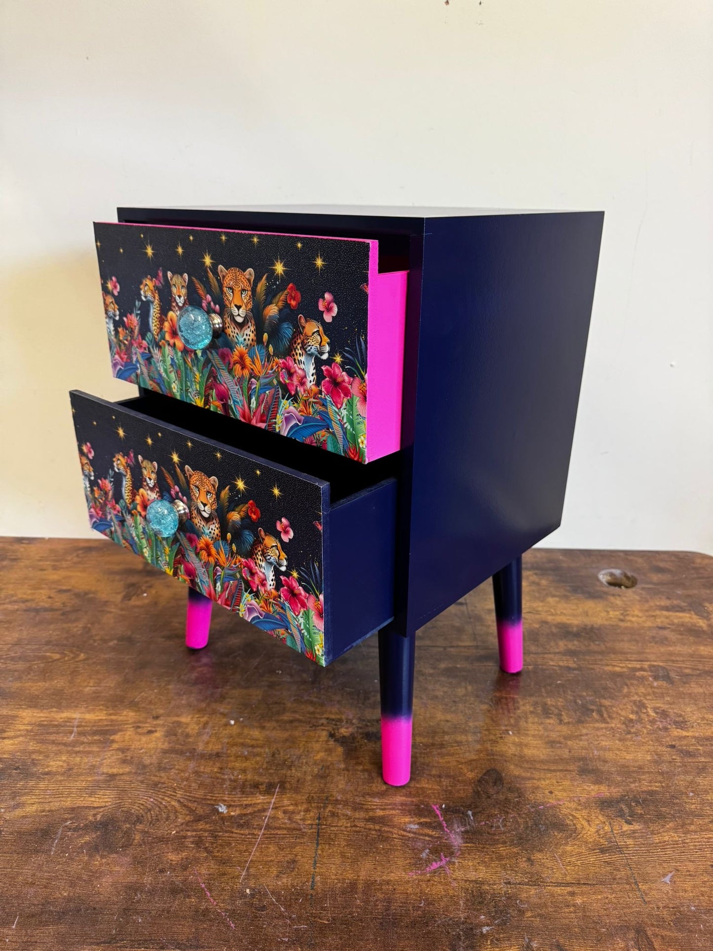 Rio Cheetah Square table Navy blue and hot pink