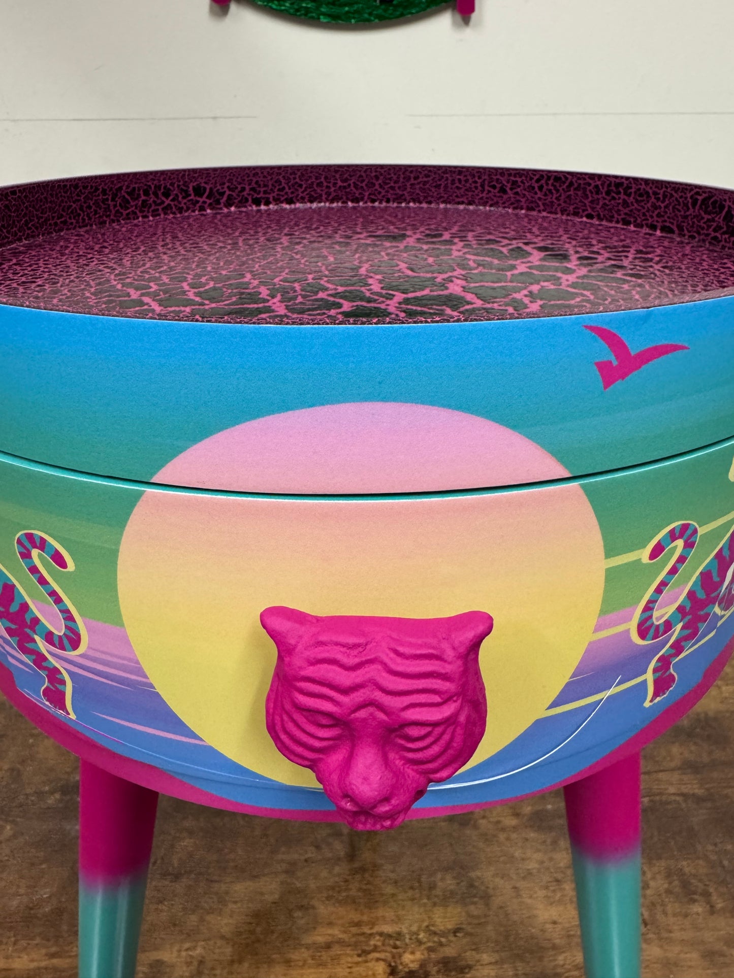 Miami tiger table