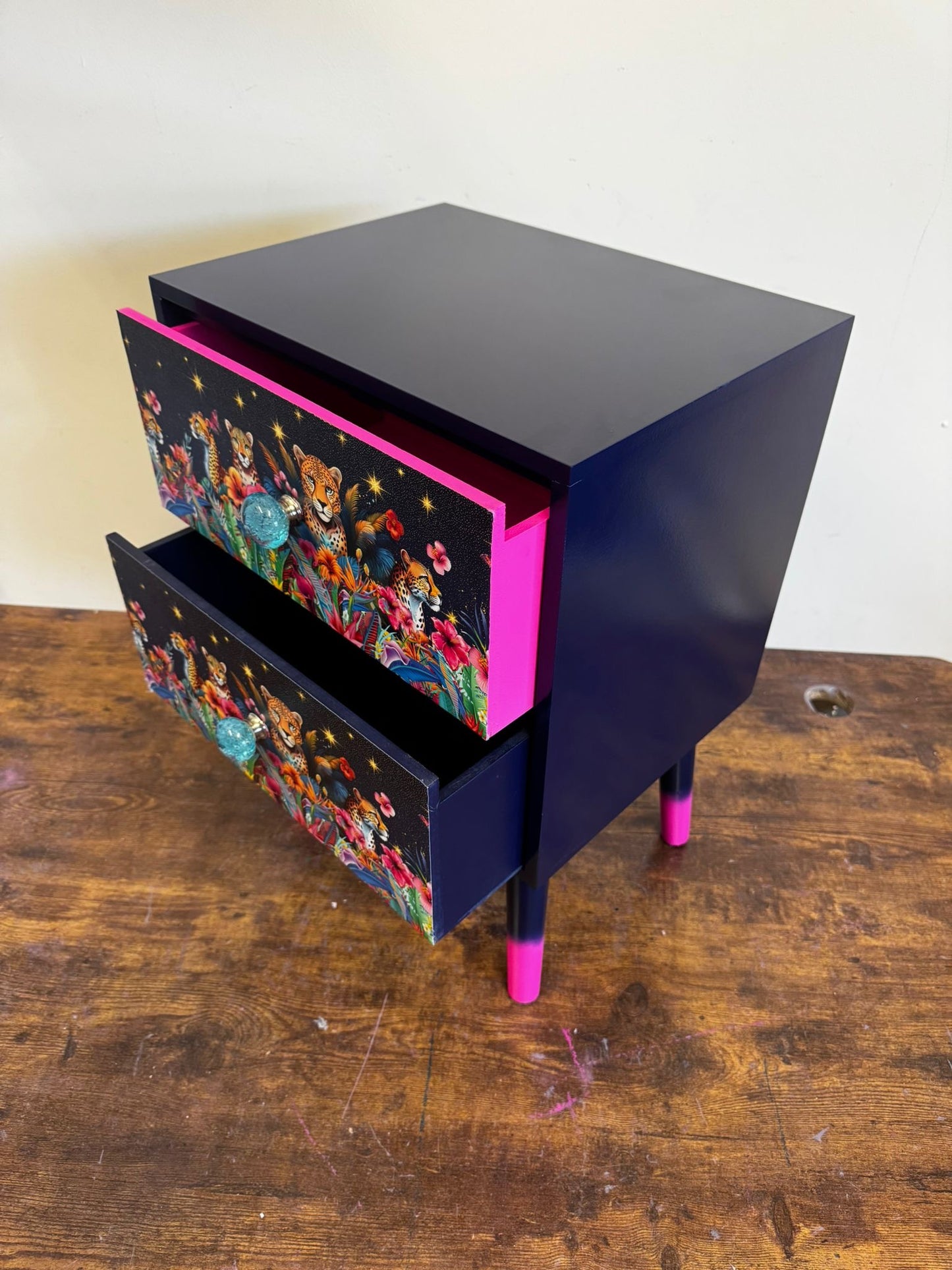Rio Cheetah Square table Navy blue and hot pink
