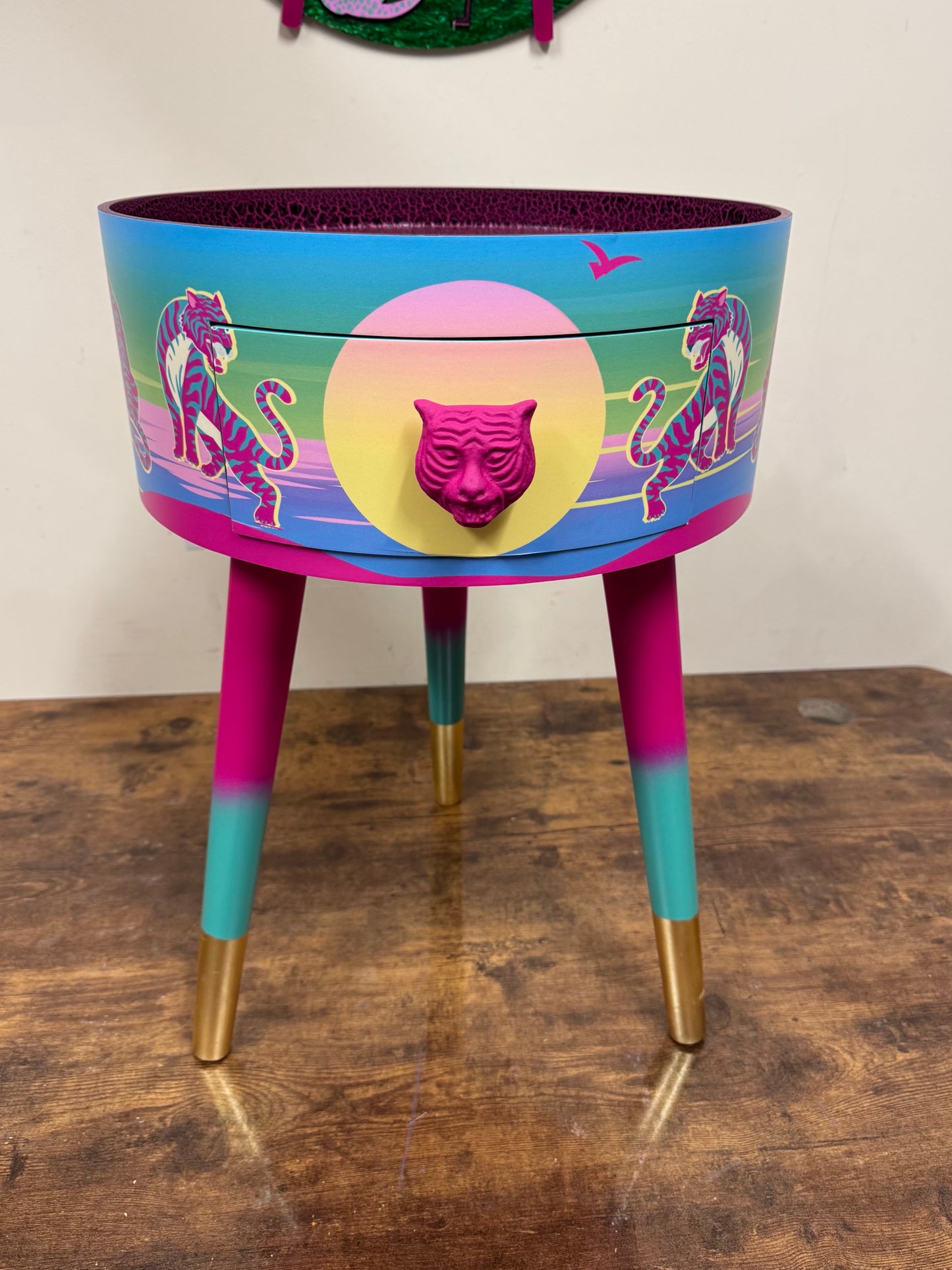 Miami tiger table