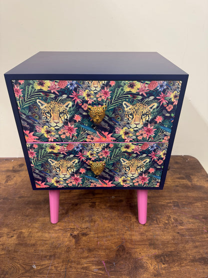 Leopard in jungle square table blue and pink
