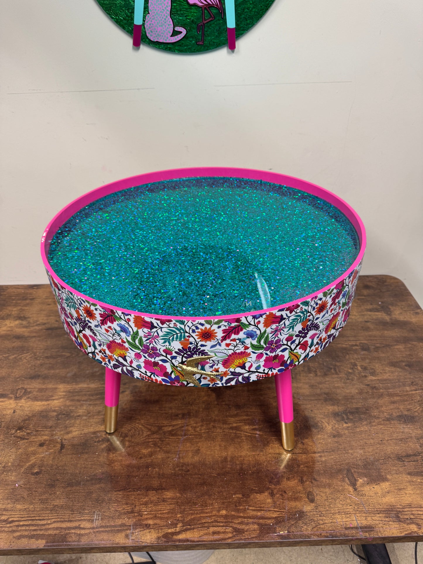 White Wildflower coffee table glitter