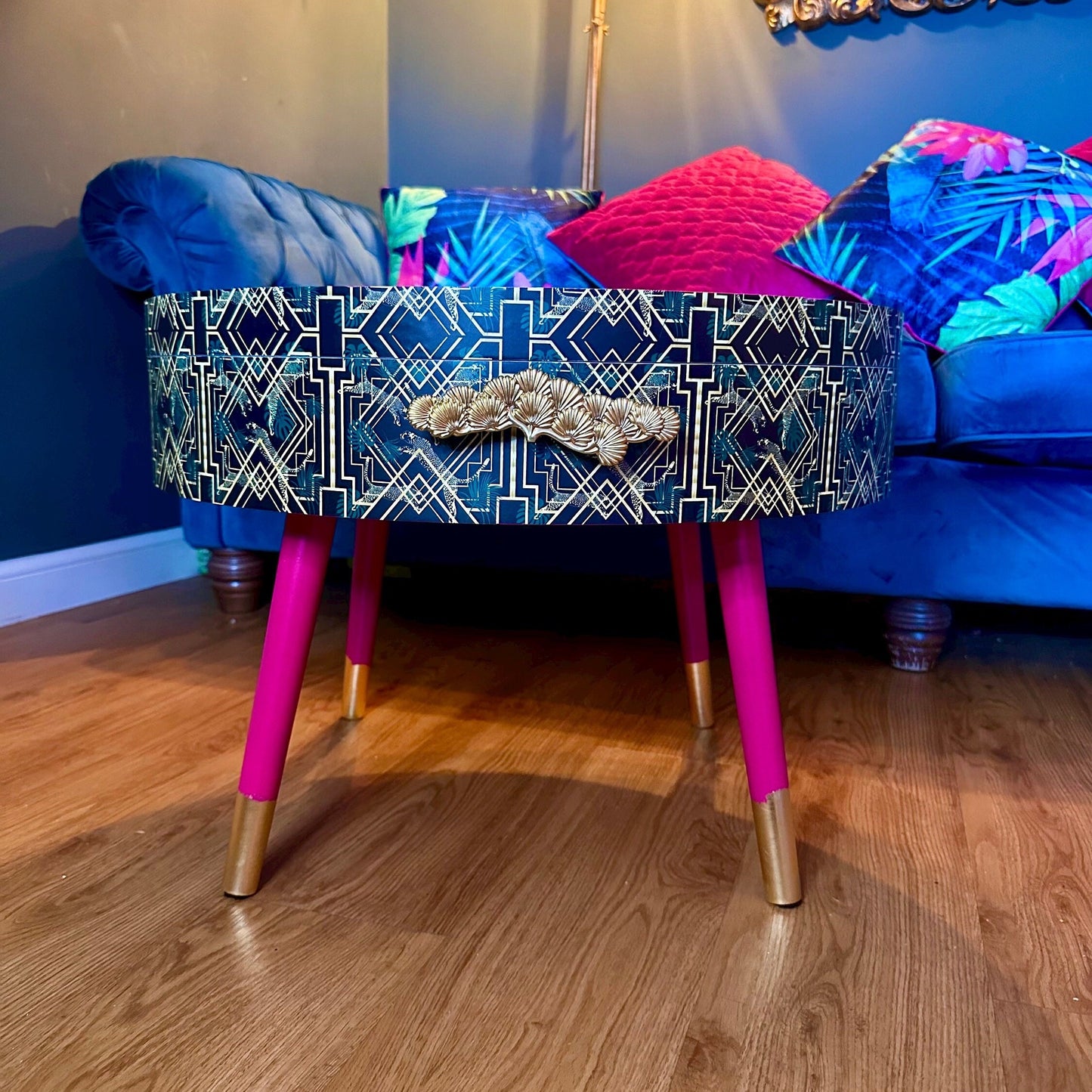 Round coffee table , art deco cheetah leopard design. Hot pink and gold glitter. Round table, lift off top for storage. End table lounge